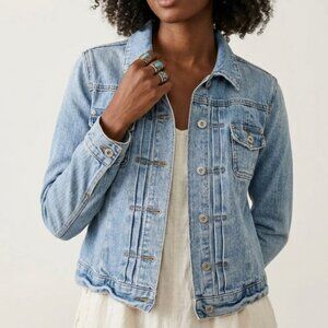 ​Gap 1969 Denim Jacket • Light Wash Pleated Trucker Jacket • Classic Y2K Boho